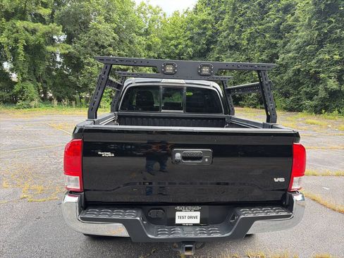 Used 2017 Toyota Tacoma SR5 w/ Tow Package RWD image 6