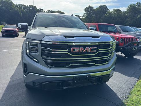 Used 2025 GMC Sierra 1500 SLT AWD/4WD image 2