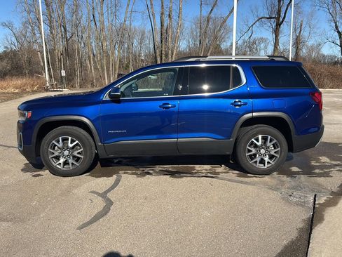 Used 2023 GMC Acadia SLE w/ Driver Convenience Package image 2