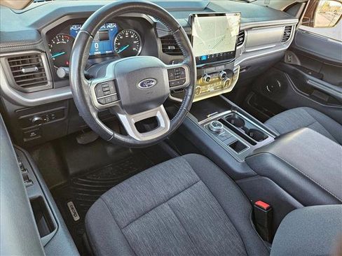 Used 2022 Ford Expedition XLT image 9