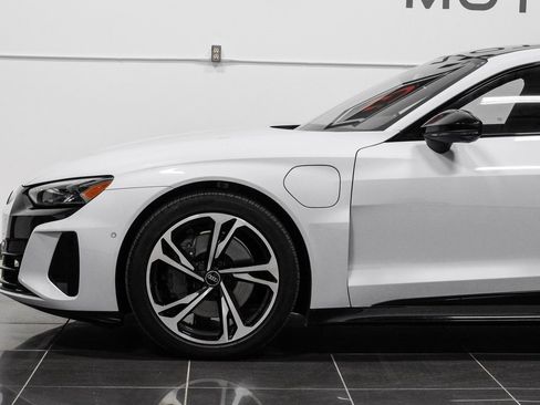 Used 2024 Audi e-tron GT Prestige image 18