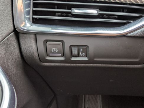 Used 2023 Cadillac XT4 Sport w/ LPO, Onyx Lite Package FWD image 33