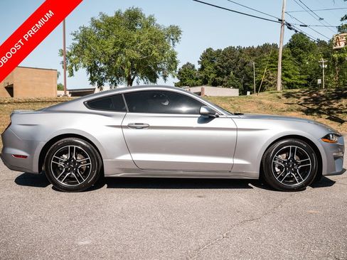 Used 2022 Ford Mustang Premium RWD image 8
