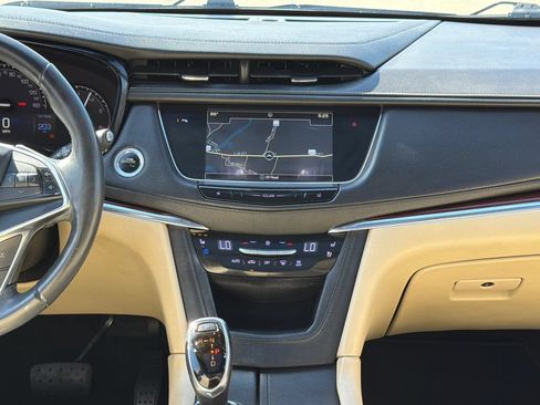 Used 2018 Cadillac XT5 Premium Luxury FWD image 13