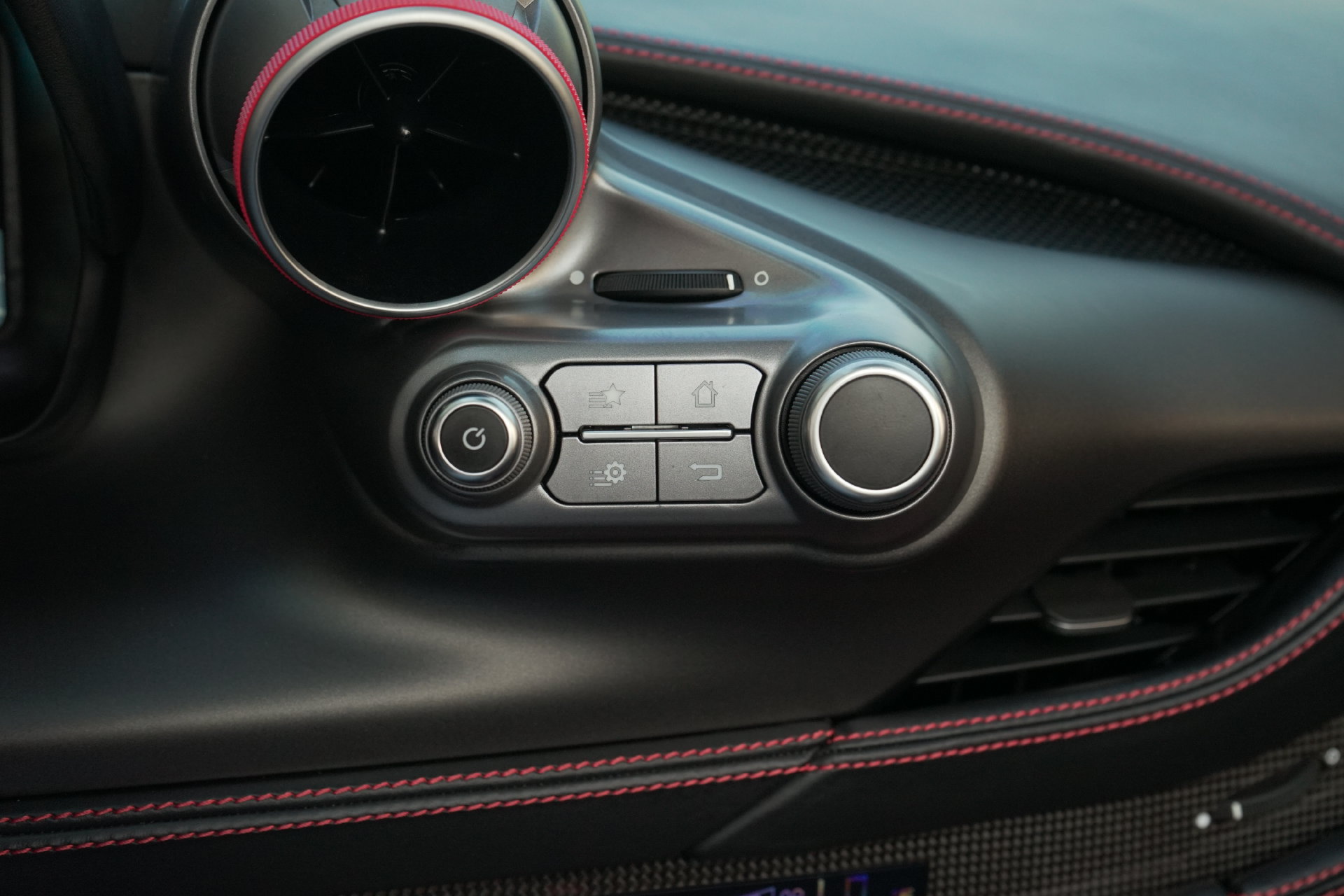 Used 2021 Ferrari F8 Tributo RWD image 27