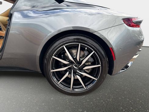 Used 2017 Aston Martin DB11 V12 image 12