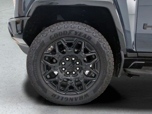 New 2025 GMC Hummer EV 2X w/ LPO, Dark Essentials Package image 29