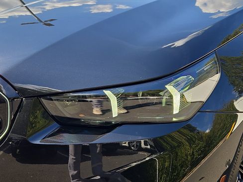 Used 2025 BMW M5 w/ Executive Package image 9