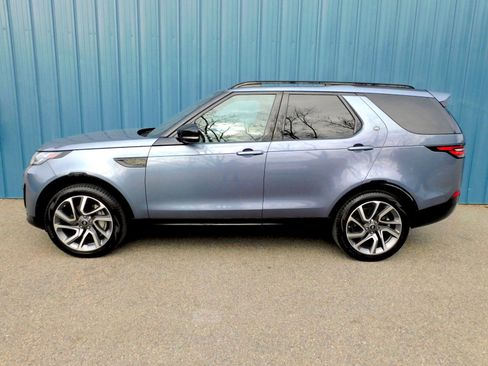 Used 2020 Land Rover Discovery Landmark image 2