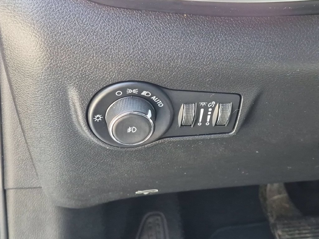 Used 2023 Jeep Compass Latitude AWD/4WD image 11