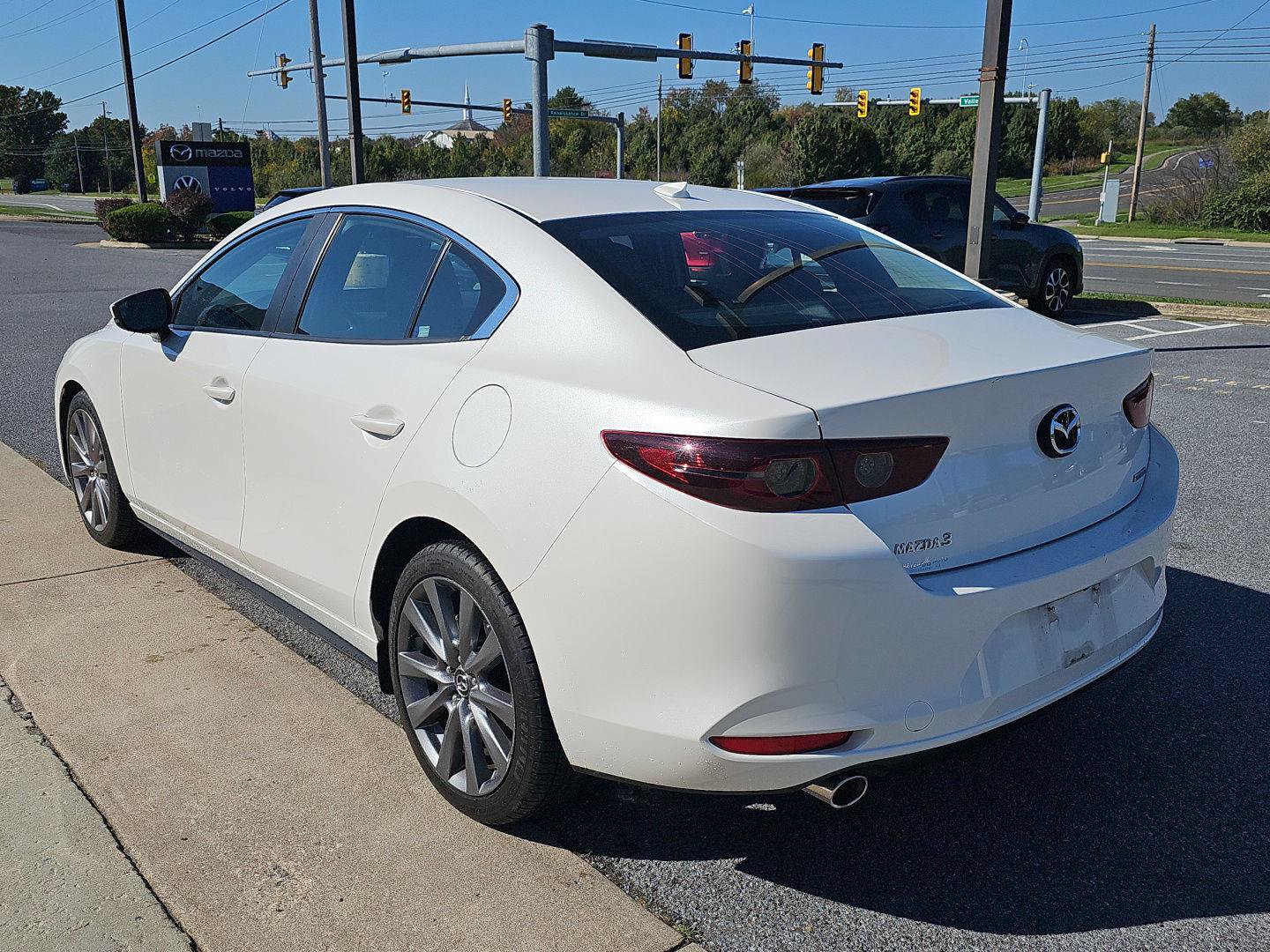 Used 2019 MAZDA MAZDA3 Sedan w/ Preferred Package FWD image 5