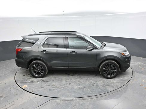 Used 2019 Ford Explorer XLT w/ Equipment Group 202A AWD/4WD image 41