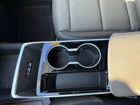 Used 2025 Chevrolet Equinox LT w/ Convenience Package II image 29