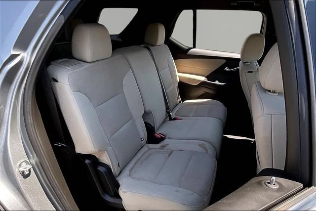 Used 2023 Chevrolet Traverse LS FWD image 17
