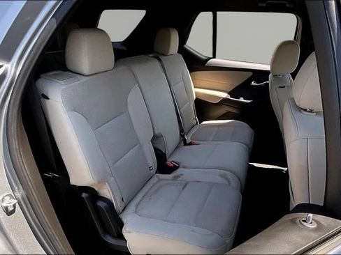 Used 2023 Chevrolet Traverse LS FWD image 17