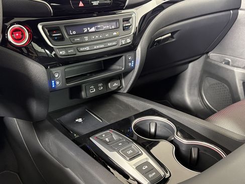 Used 2025 Honda Ridgeline Black Edition image 16