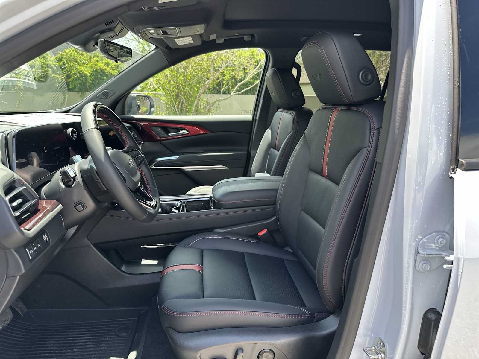 New 2026 Chevrolet Traverse RS w/ LPO, Floor Liner Package FWD image 2
