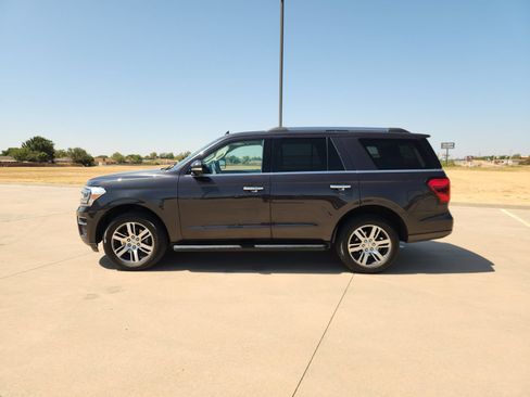 Used 2024 Ford Expedition Limited RWD image 3