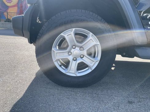 Used 2018 Jeep Wrangler Unlimited Sport S AWD/4WD image 9