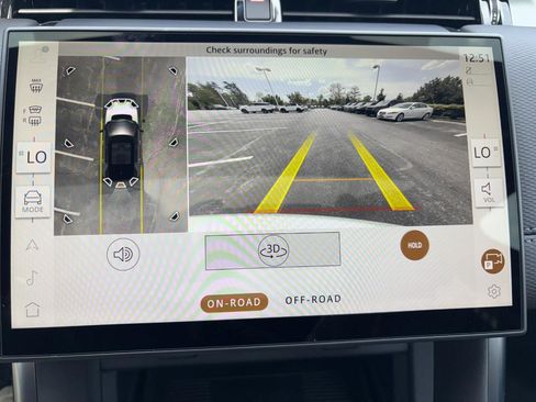 Used 2025 Land Rover Discovery Sport Dynamic SE image 26