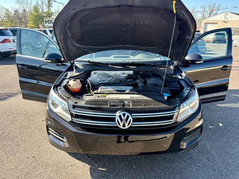 Used 2017 Volkswagen Tiguan S image 9