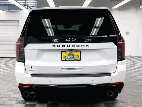 Used 2025 Chevrolet Suburban Z71 image 5