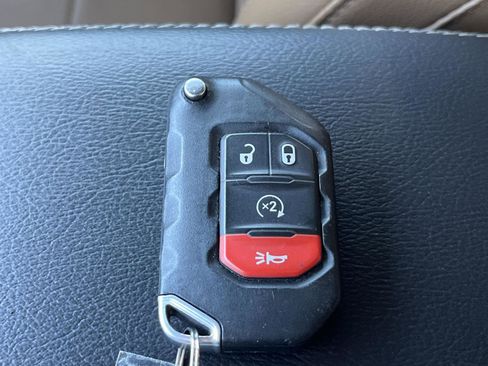Used 2021 Jeep Wrangler Unlimited Sahara w/ Cold Weather Group AWD/4WD image 23