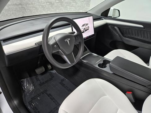 Used 2024 Tesla Model Y Long Range AWD/4WD image 13