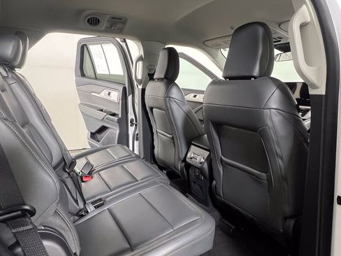 Used 2025 Ford Explorer Active w/ Active Comfort Package AWD/4WD image 13