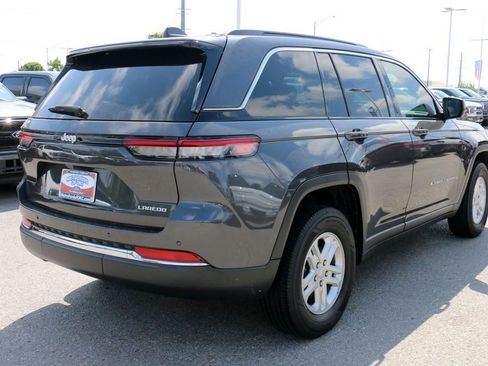 Used 2024 Jeep Grand Cherokee Laredo RWD image 5