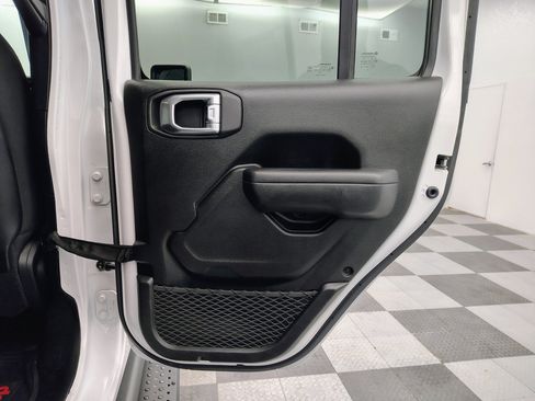 Used 2022 Jeep Wrangler Unlimited Rubicon w/ LED Lighting Group AWD/4WD image 29