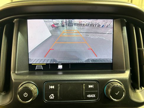 Used 2021 Chevrolet Colorado Z71 w/ Safety Package AWD/4WD image 5