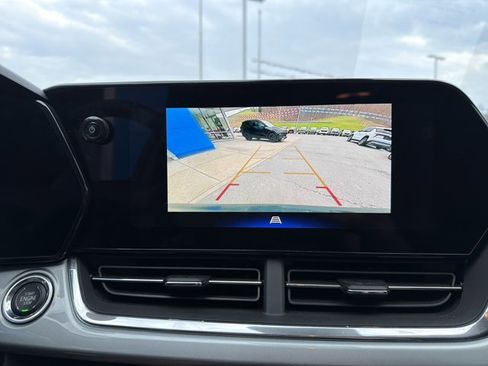 Used 2025 Chevrolet Trax LT FWD image 25