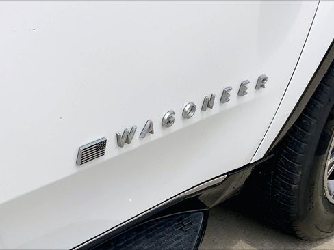 Used 2024 Jeep Wagoneer L Series II RWD image 10