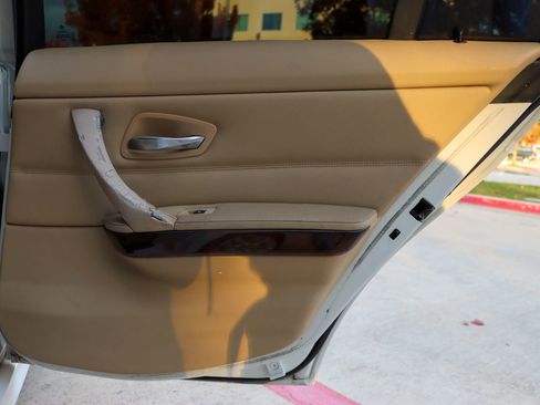 Used 2011 BMW 335i xDrive Sedan image 11