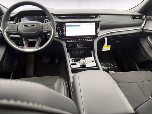 New 2026 Jeep Grand Cherokee Laredo image 10