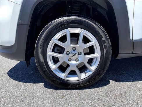 Used 2023 Jeep Renegade Latitude AWD/4WD image 7
