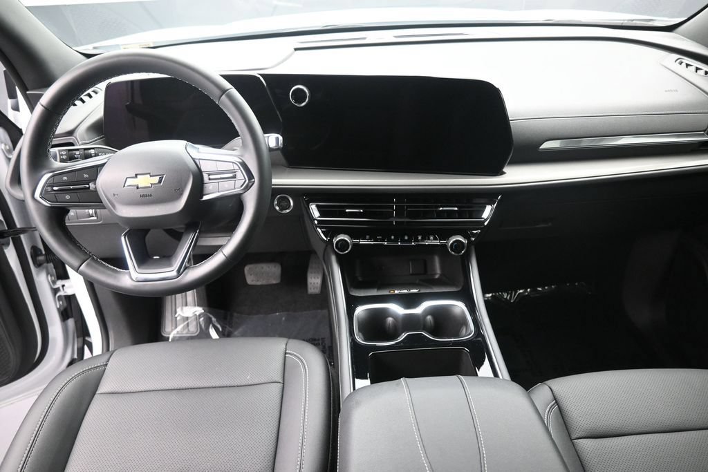 Used 2026 Chevrolet Traverse LT FWD image 16