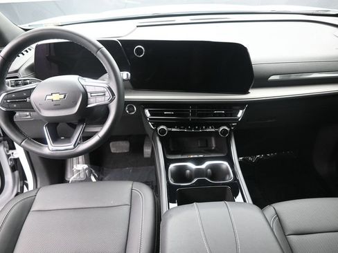 Used 2026 Chevrolet Traverse LT FWD image 16
