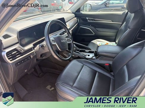 Used 2025 Kia Telluride S FWD image 2