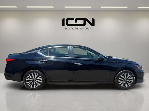Used 2024 Nissan Altima 2.5 SV FWD image 6