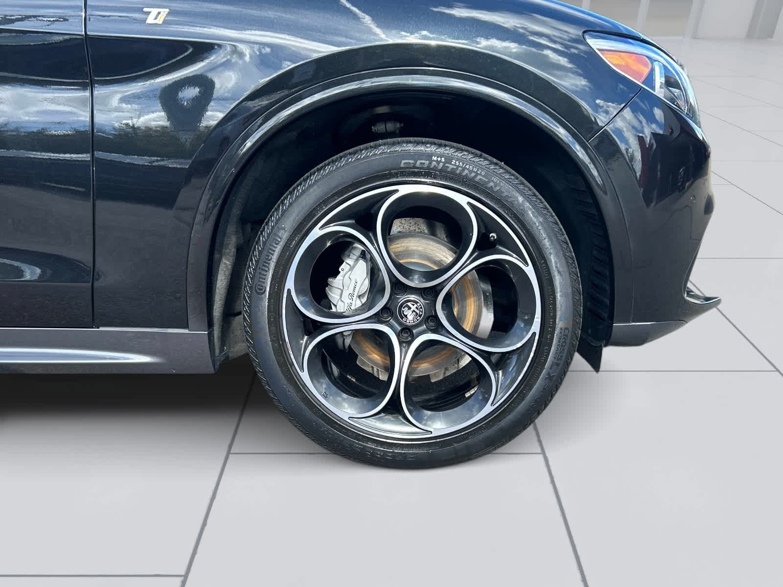 Used 2023 Alfa Romeo Stelvio Ti AWD/4WD image 12