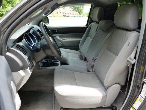Used 2011 Toyota Tacoma 2WD Regular Cab image 3