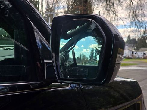 Used 2020 Ford Expedition Limited image 12