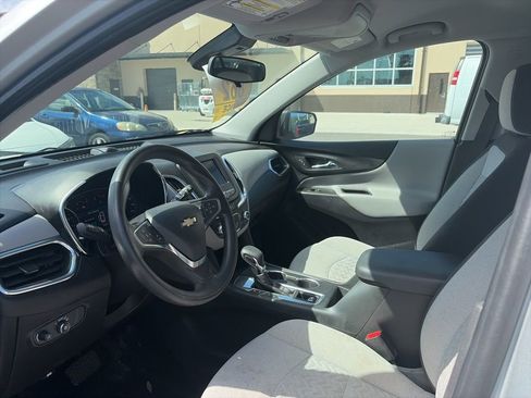Used 2022 Chevrolet Equinox LS w/ LS Convenience Package image 6