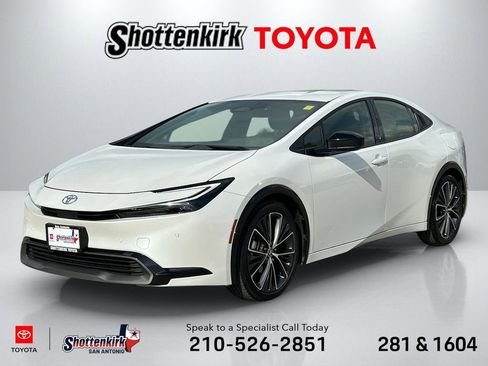 Used 2025 Toyota Prius XLE FWD image 1