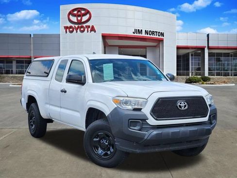 Used 2017 Toyota Tacoma SR RWD image 1