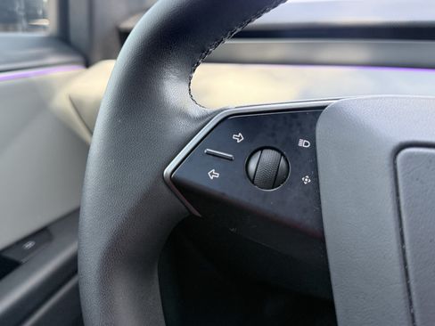 Used 2025 Tesla Cybertruck AWD Crew Cab image 58
