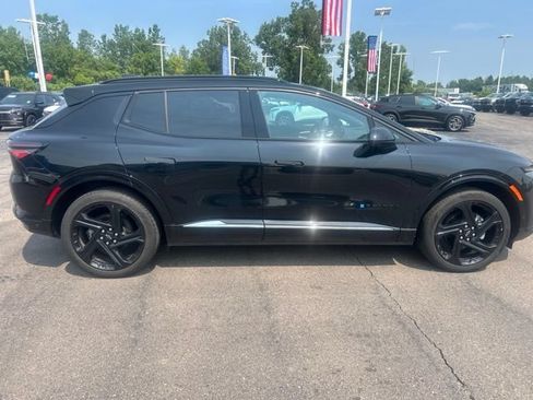 Used 2024 Chevrolet Equinox EV RS FWD image 4