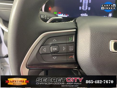 Used 2023 Jeep Grand Cherokee Laredo image 15